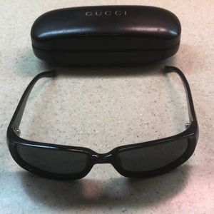 Retro Gucci sunglasses in black